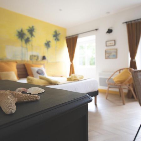 Escale De Gerbold Bed & Breakfast Gratot ภายนอก รูปภาพ