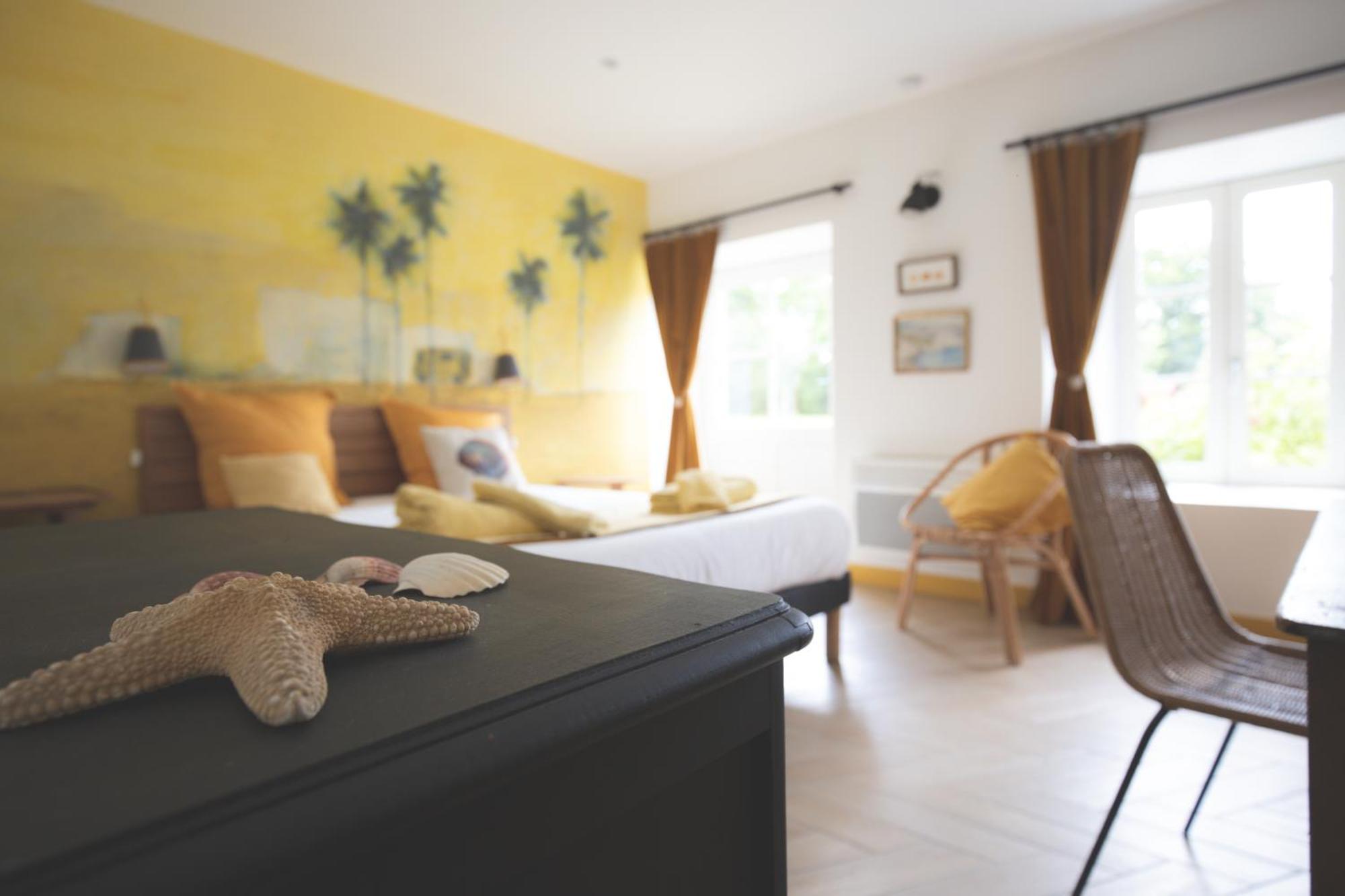 Escale De Gerbold Bed & Breakfast Gratot ภายนอก รูปภาพ